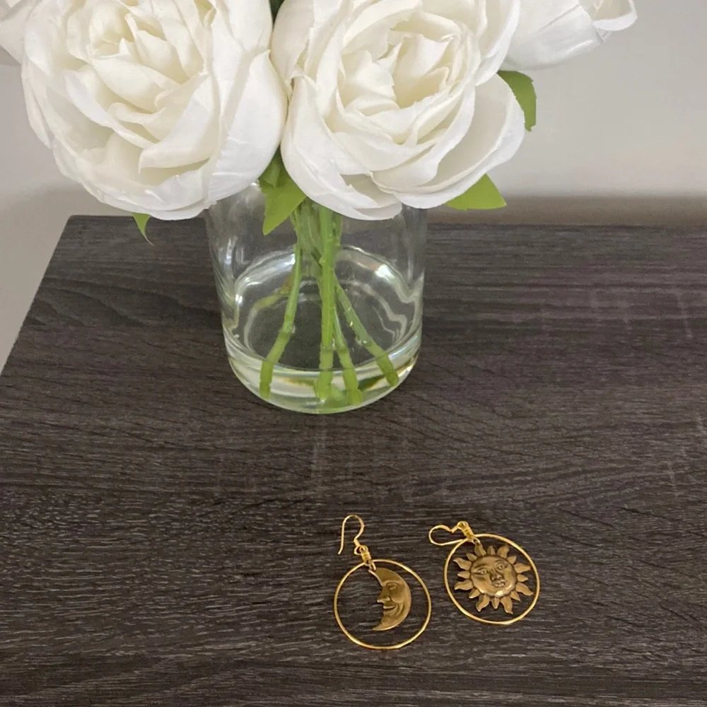 Sun and Moon earring - Picture 1 of 6